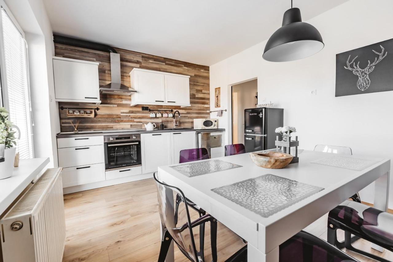 Drive Caffe Apartments Trzin Esterno foto